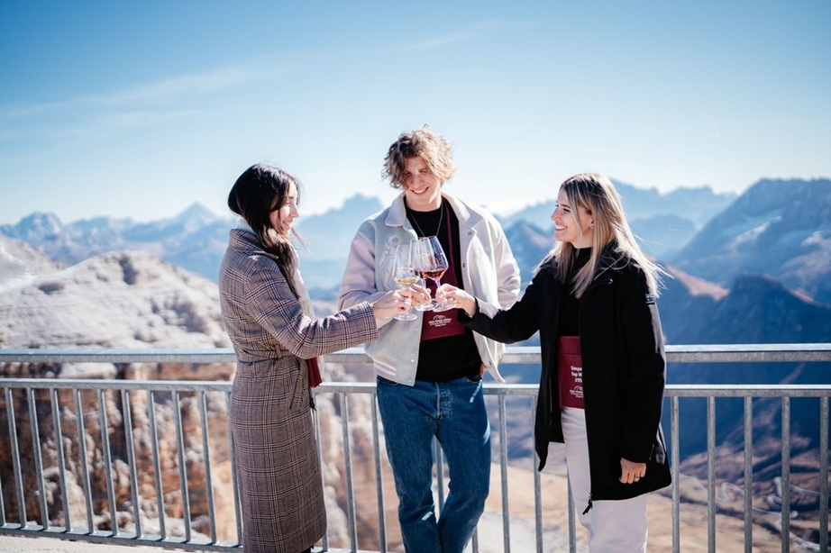 Simposio Top Wine 2950: brindisi deccellenza sulla Terrazza delle Dolomiti
